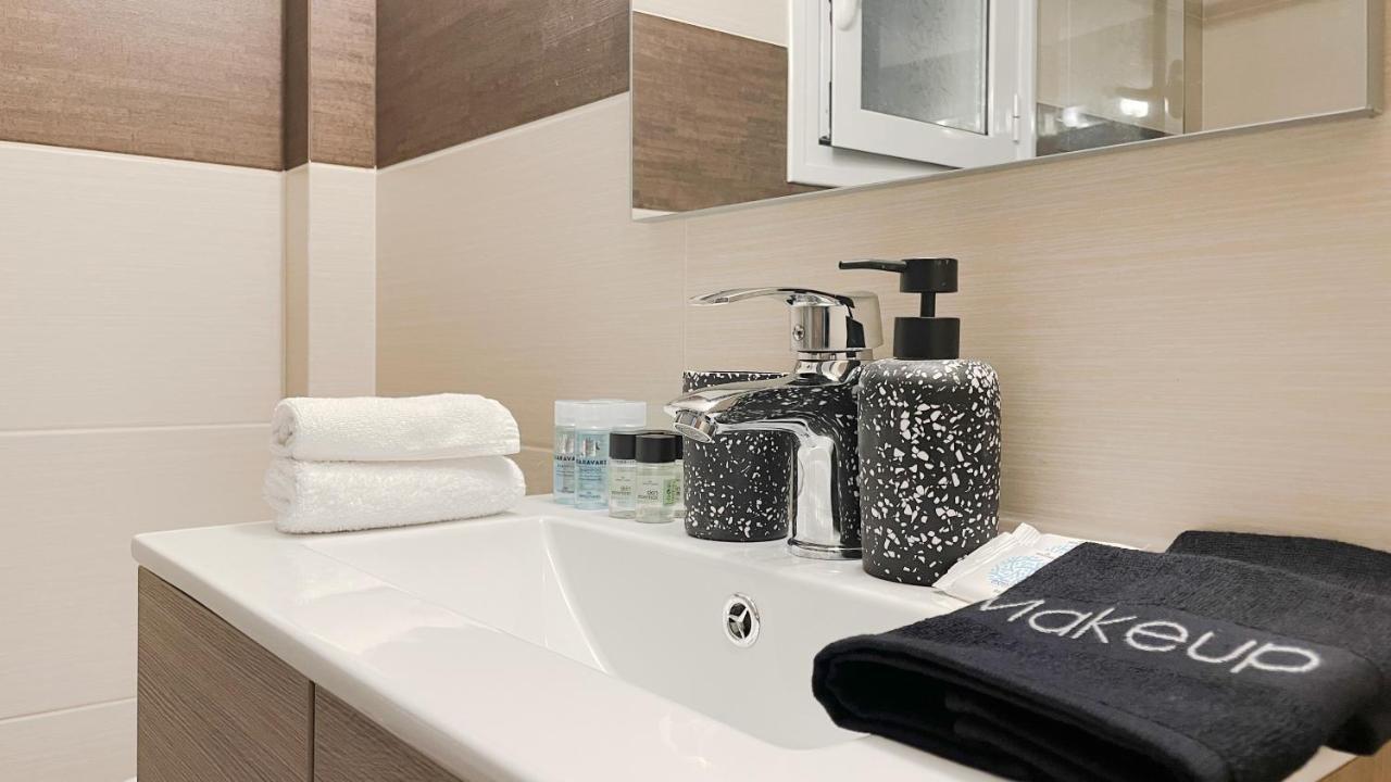 אתונה Kodrigktonos Central 77Sqm Apt In Viktoria מראה חיצוני תמונה
